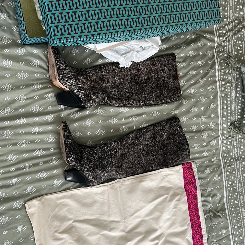 Gorgeous Tory boots - Picture 2 of 8